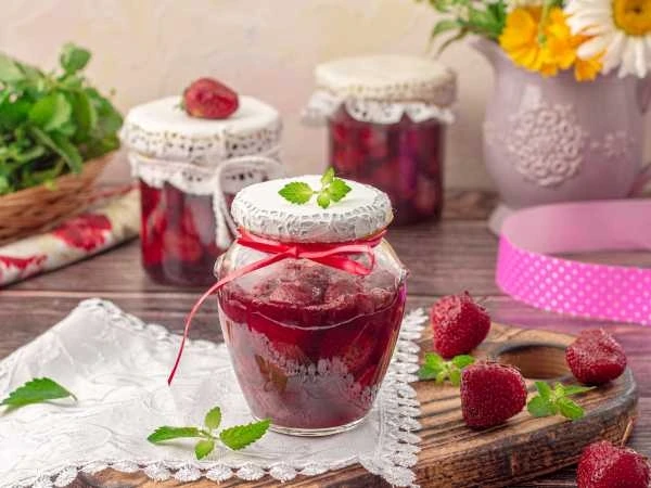 КЛУБНИКА В СОБСТВЕННОМ СОКУ БЕЗ САХАРА На заметку ✅ Ингредиенты: Клубника свежая — 1 кг очищенной от
