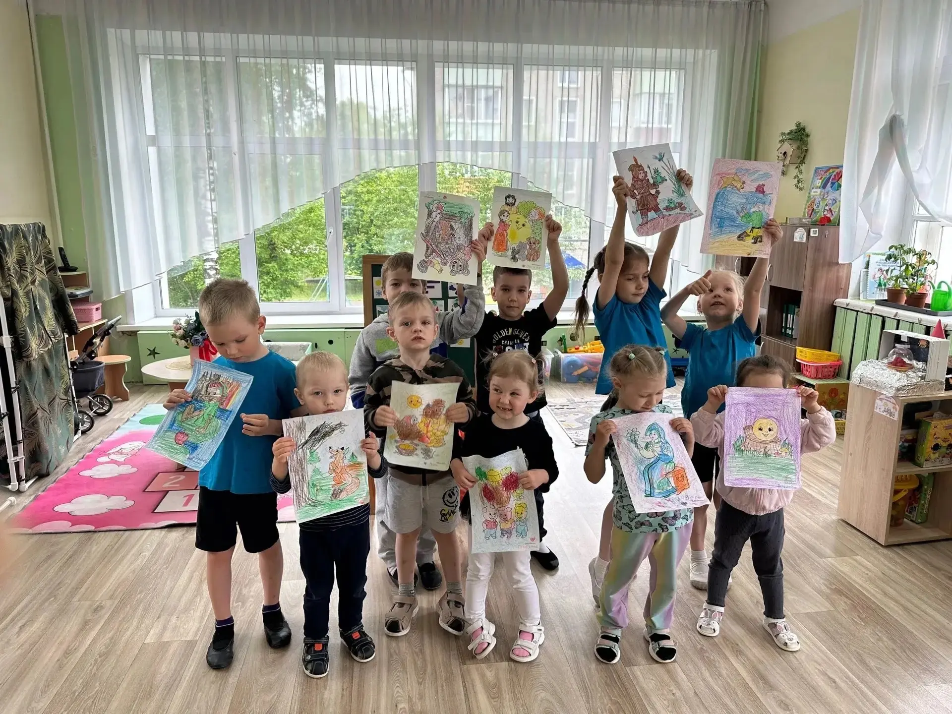 🌈 Приглашаем в волшебный «Мир глазами ребенка»! 🎨✨

🧸 В нашем детском саду открылась выставка дет