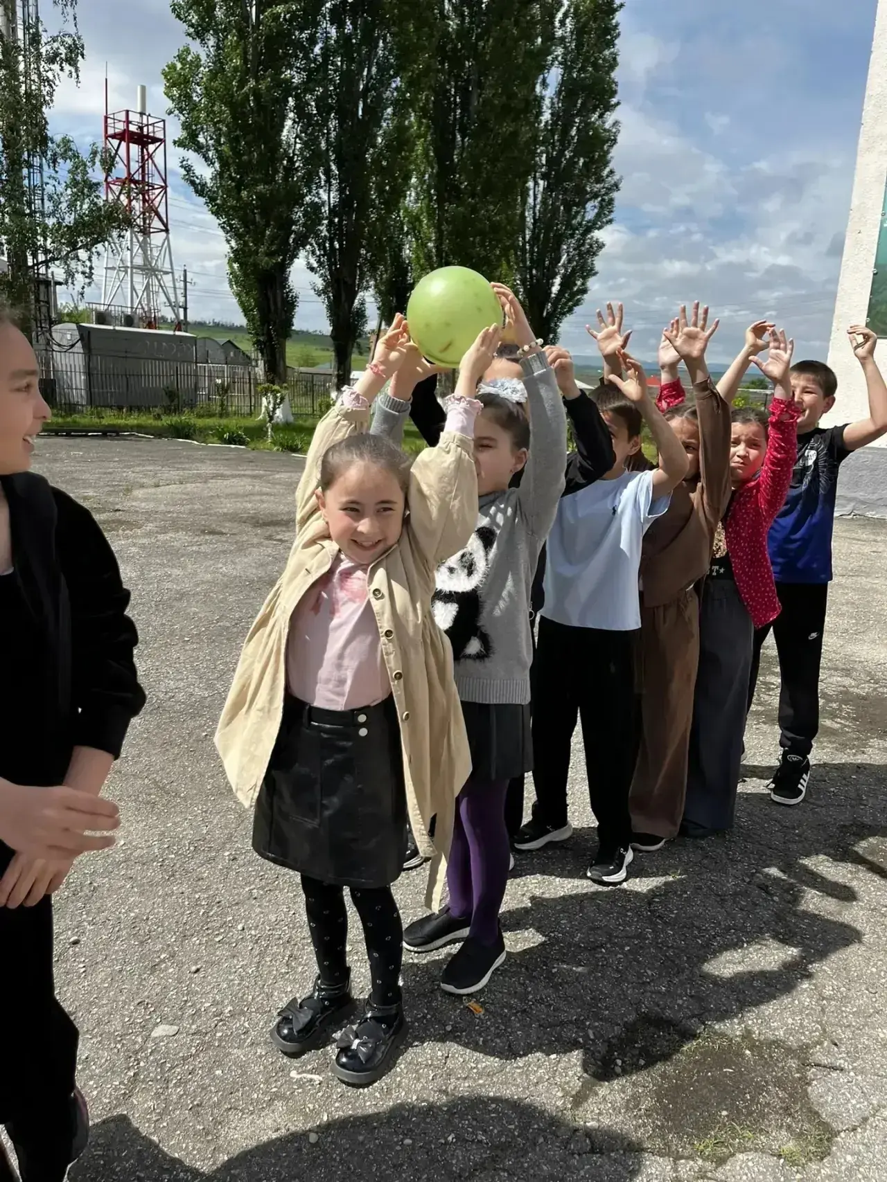 В школе прошли праздничные мероприятия,посвященные Дню защиты детей.🎉🏸⚽🌹🌹🌹