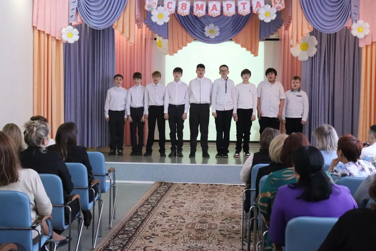 Улыбки, цветы и звуки весны 🎉🌸 В нашей школе прошел потрясающий весенний концерт, посвященный самому