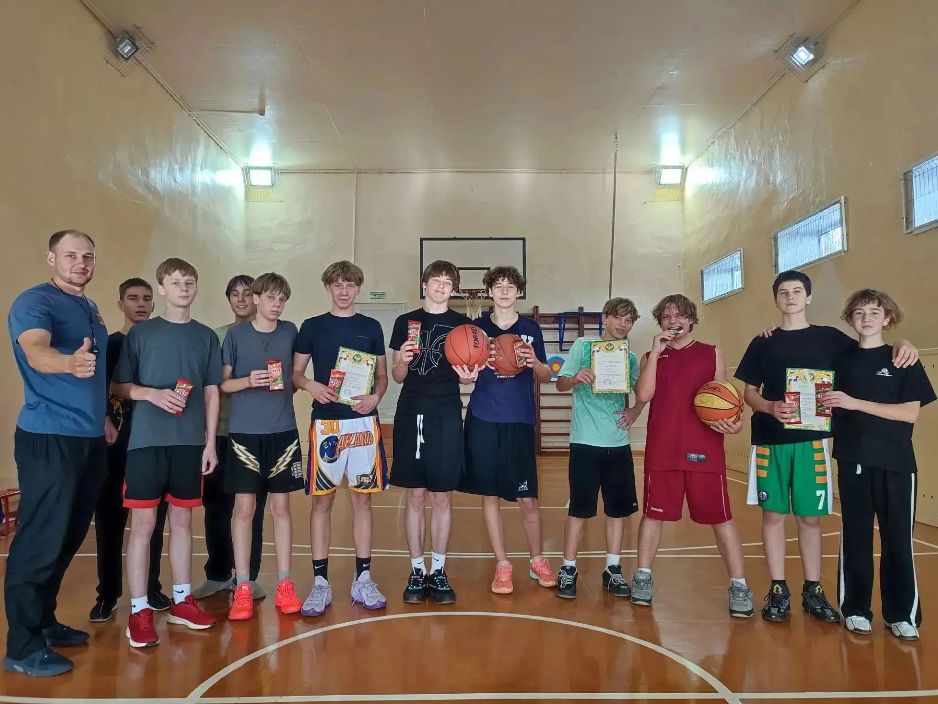 🏀30 сентября в нашей школе прошли соревнования по баскетболу среди юношей и девушек 20...