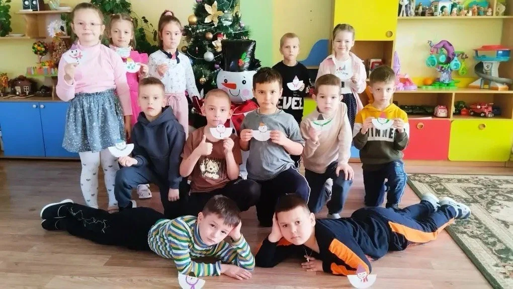 Дети подготовительной группы- маленькие мастера, словно волшебники, вдохнули жизнь в об...