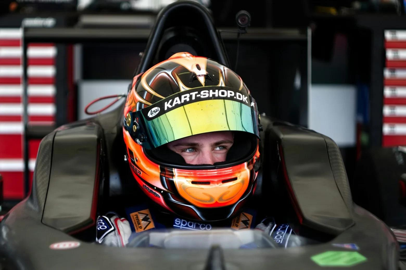 🏎 Ученые раскрыли секреты пилотов Формулы-1 для избавления от боли в шее