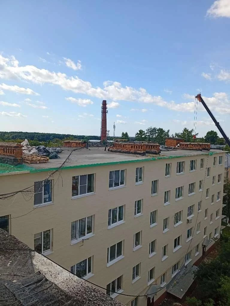 В доме № 20 на улице Октябрьской в Старой Купавне ведутся работы по капитальному ремонт...