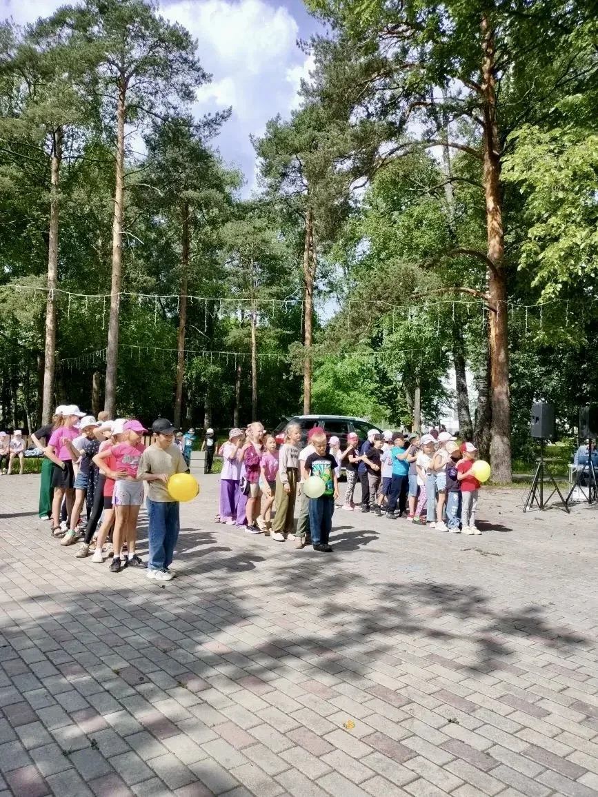 🇷🇺Сегодня ребята из летнего лагеря «Путешествие по России» продолжили странствие по карте страны и
