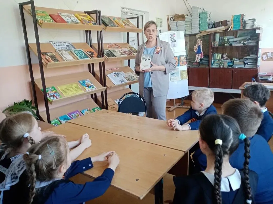📚🕊️ Читаем детям о Великой Отечественной войне Учащиеся 2Г класса присоединились к акции «Читаем дет