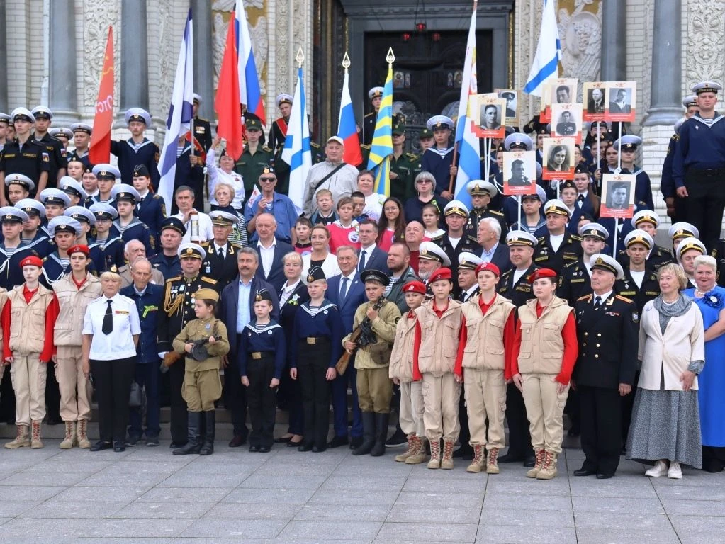 🕯 В Кронштадте на Якорной площади состоялся торжественно-траурный митинг, посвящённый ...