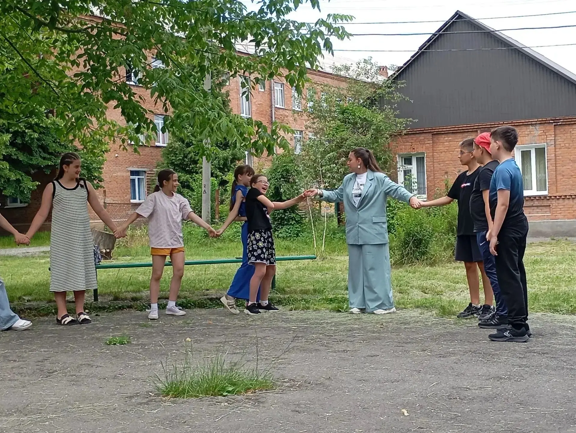 Лето в самом разгаре, и наш школьный лагерь продолжает свою работу, наполняя каждый день яркими собы