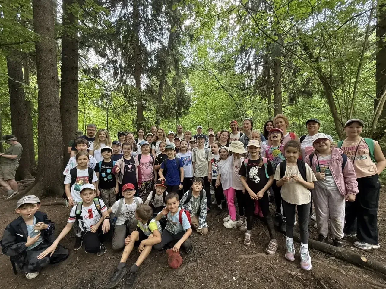 🎒🏕️ Туристический поход 2 «Г»: огонь, отвага и праздничное волшебство   🌲✨ Майским утром ученики 2 «