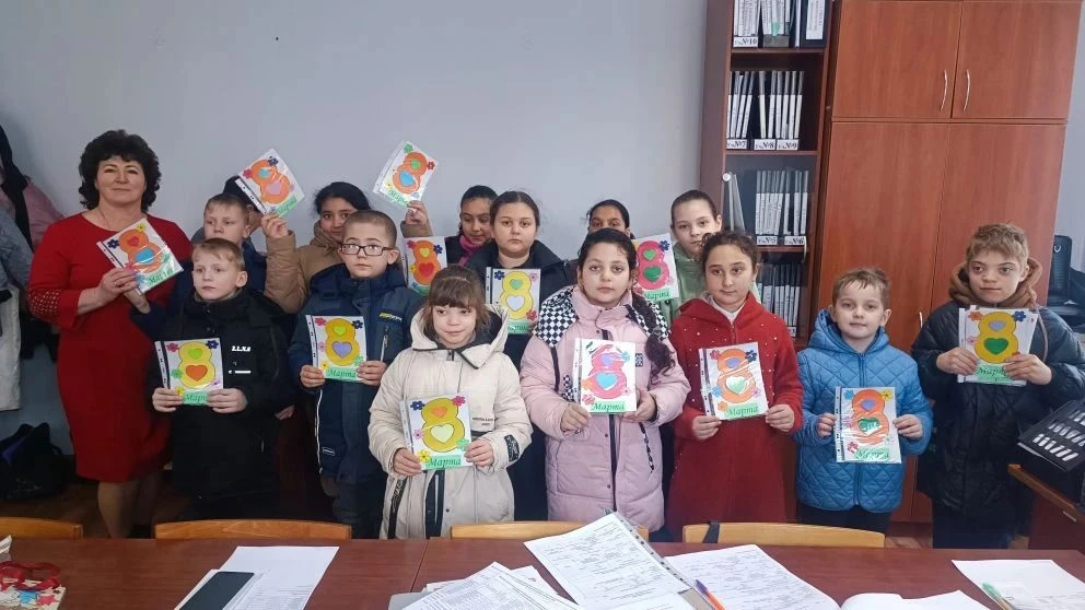 Накануне Международного женского дня ученики  Новониколаевской СОШ по уже сложившейся т...