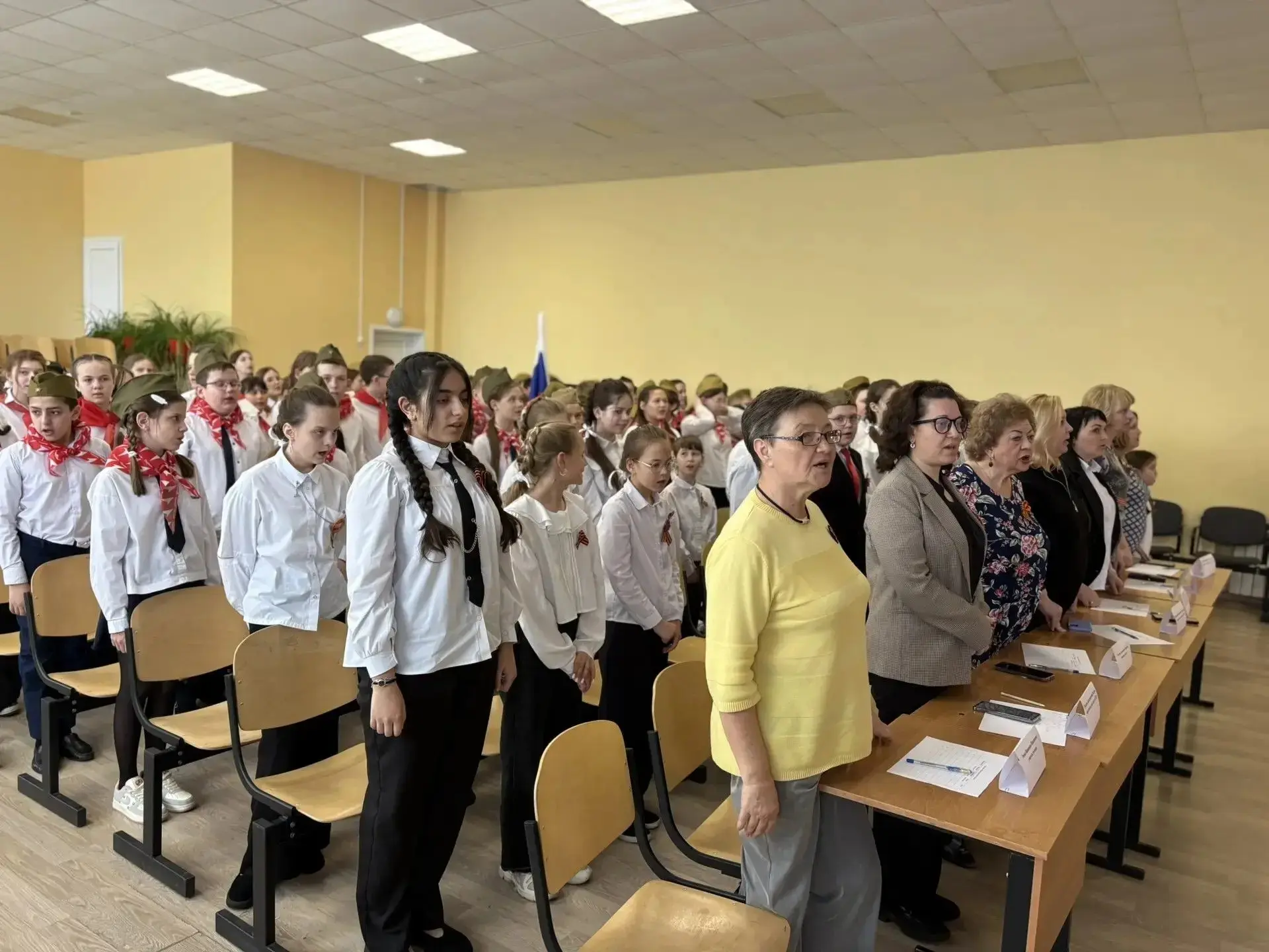 Сегодня в стенах центра образования звучали песни, которые трогают до глубины души, — прошёл конкурс