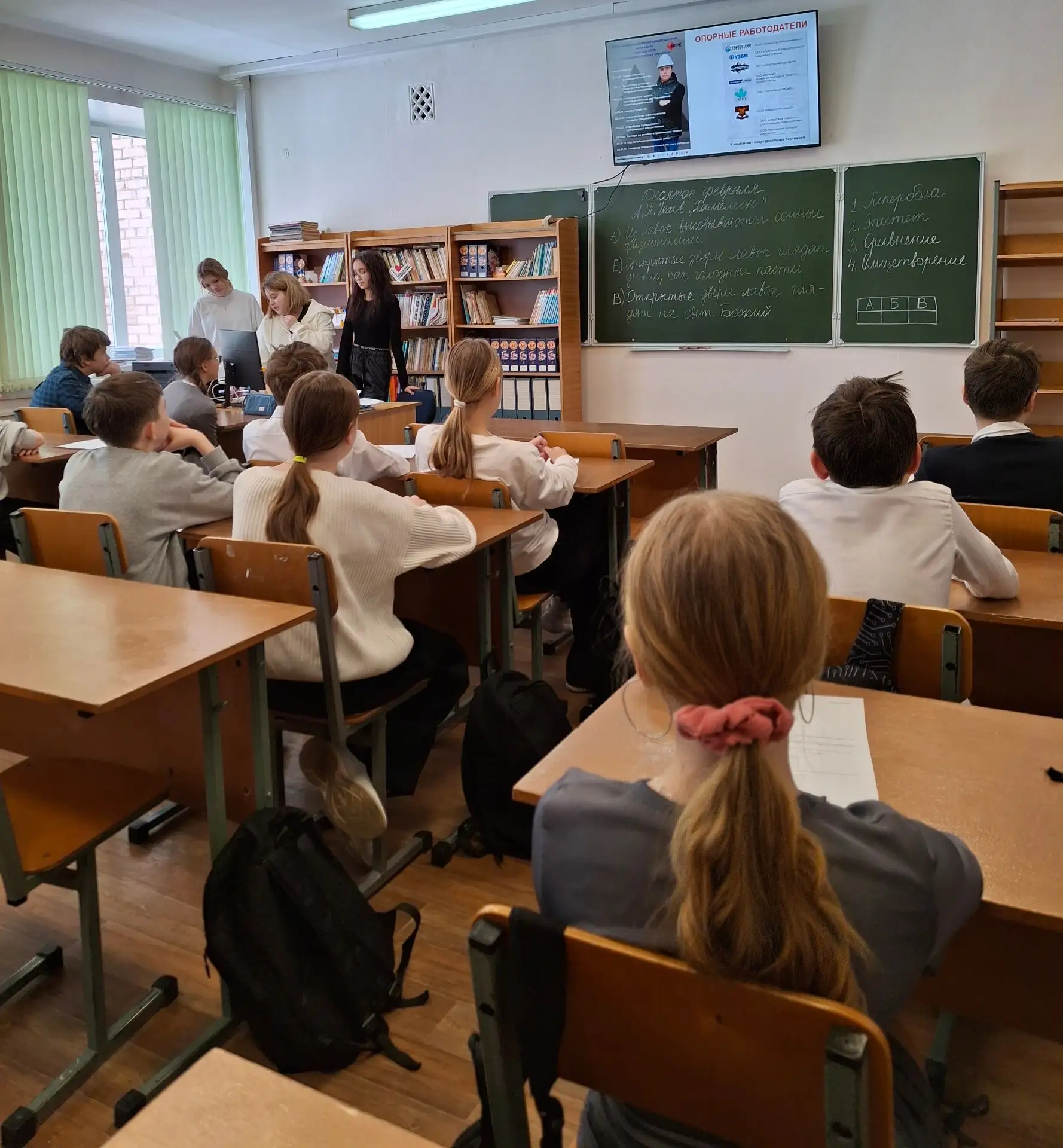 Сегодня в 6А классе были гости. На ВУД "Профессиональный минимум" пришли представители ...