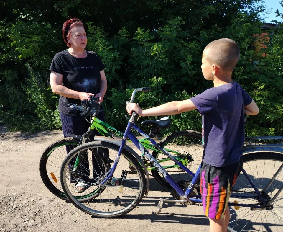 🚴‍♂️ Летом педагоги напоминают детям о правилах езды на велосипеде — чтобы катание был...