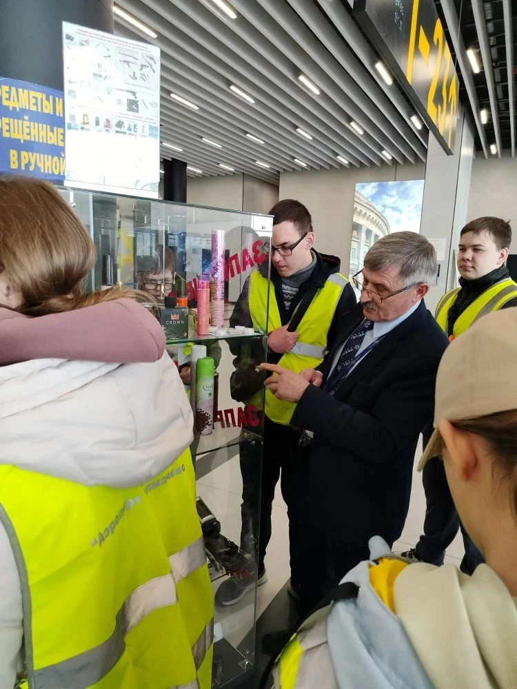 ✈️ 13-го мая ученики 7Г класса вместе в классным руководителем Кудлаевой И. Ю. побывали на экскурсии
