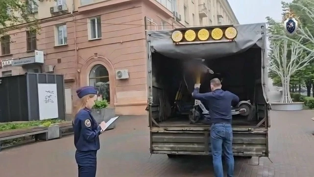 В Челябинске электросамокатчик сбил четырехлетнего мальчика на Свердловском проспекте.  Об этом стал