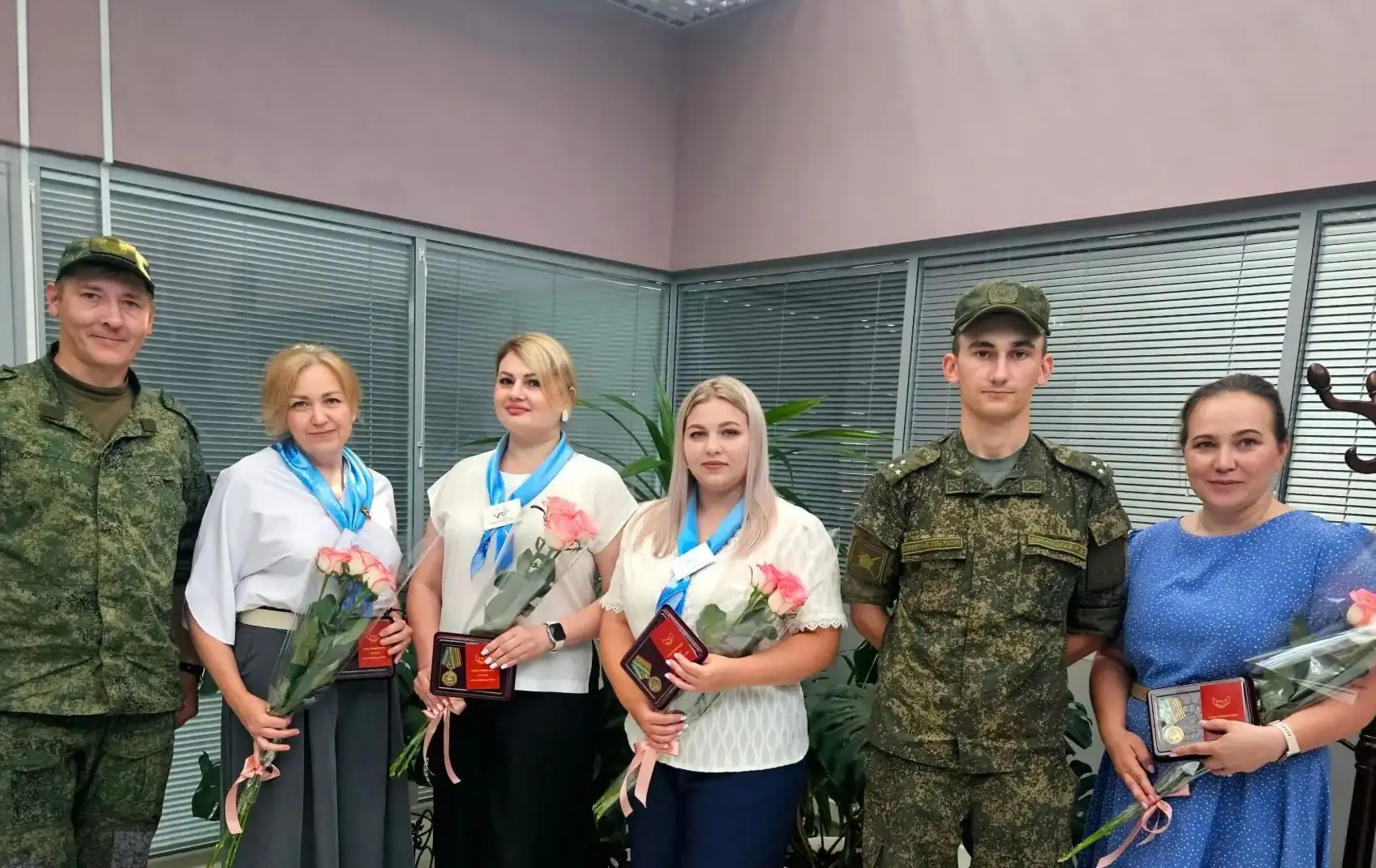 Сегодня в отделе ЗАГС г. Шахты произошло особенное событие. Представители войсковой час...