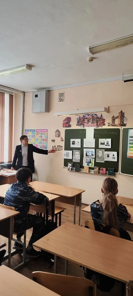 02.03.26 для учащихся 7Б кадетского класса был проведен "Библиочас" библиотекарем школы Мельниковой 