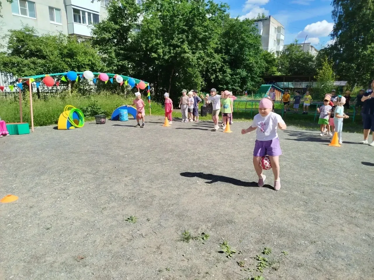 Футбол для всех!

В честь Всемирного дня детского футбола в нашем саду состоялось спортивное меропри