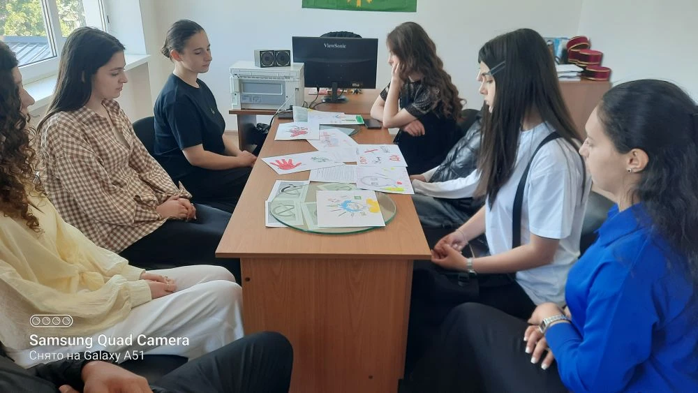 К месячнику против борьбы с наркоманией провела тематическую встречу с учениками 9-го класса. Погово