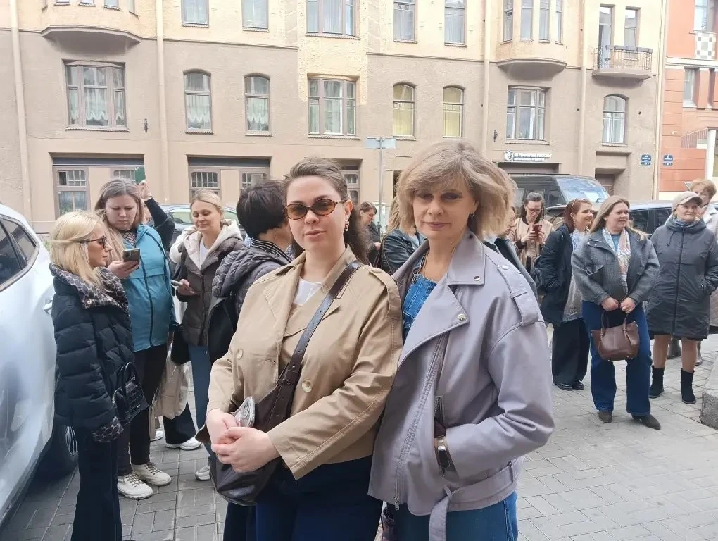 🎓 Вдохновение на каждом шагу: как прошла пешая экскурсия для лучших педагогов Василеостровского райо