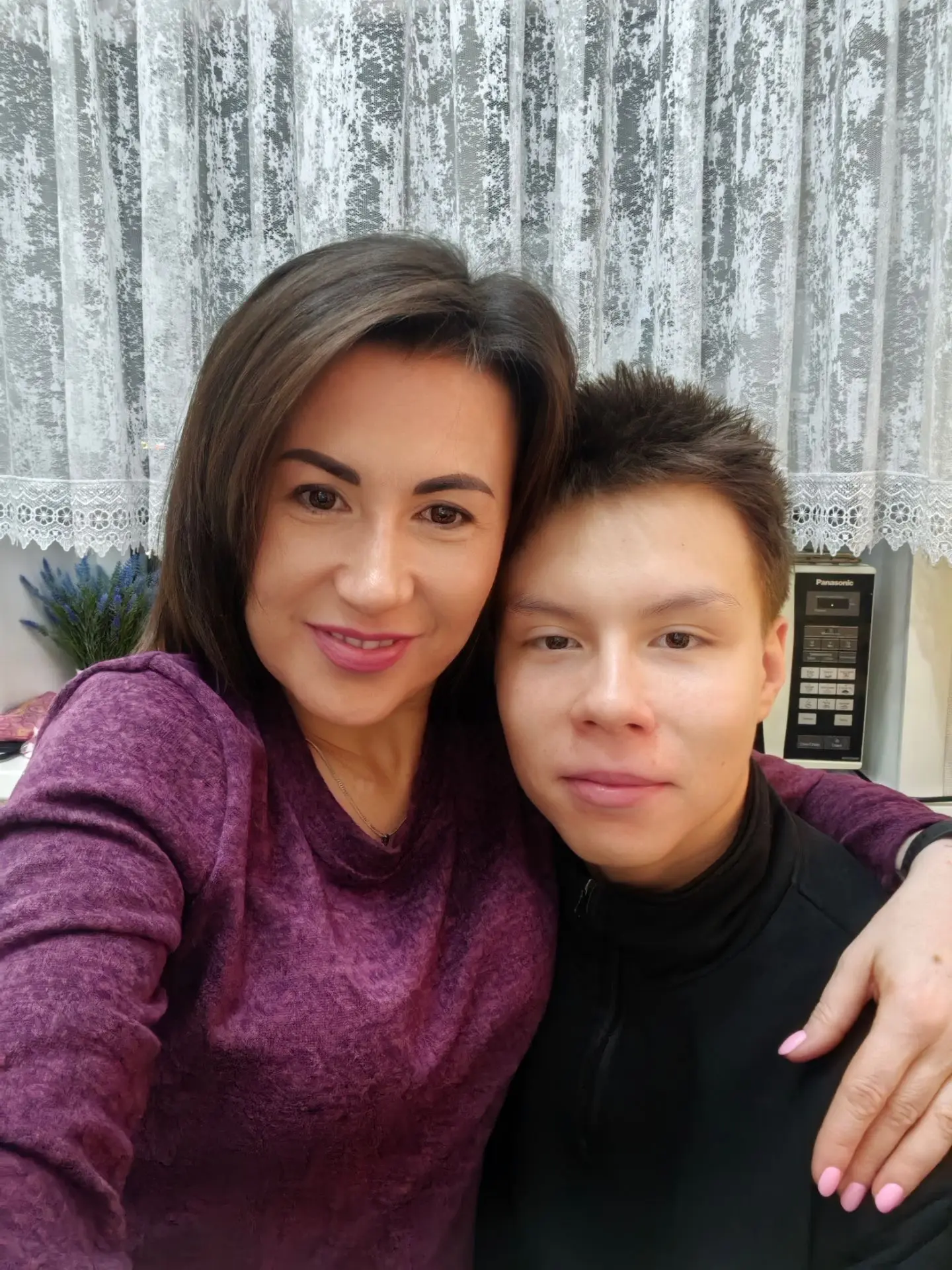 Пришла с работы а дома ждет любимый  сынок с цветочком🥰. Завтра день рождение но решил...