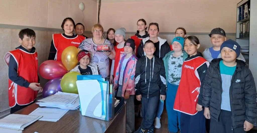 🌟 Акция‑поздравление #МЫВместе с Вами! 🌟
Активисты РДДМ «Движение Первых» первичного отделения МБО