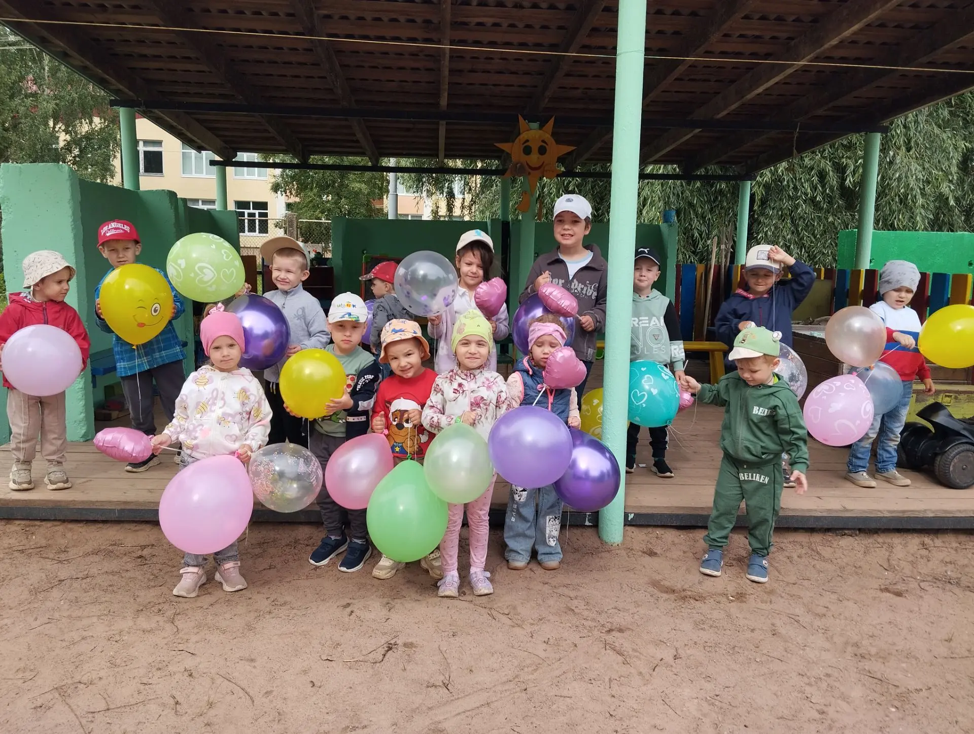 🎈 Ура, финал! Тематическая неделя «Родные — любимые» завершается ярко, громко и очень весело!

Наши