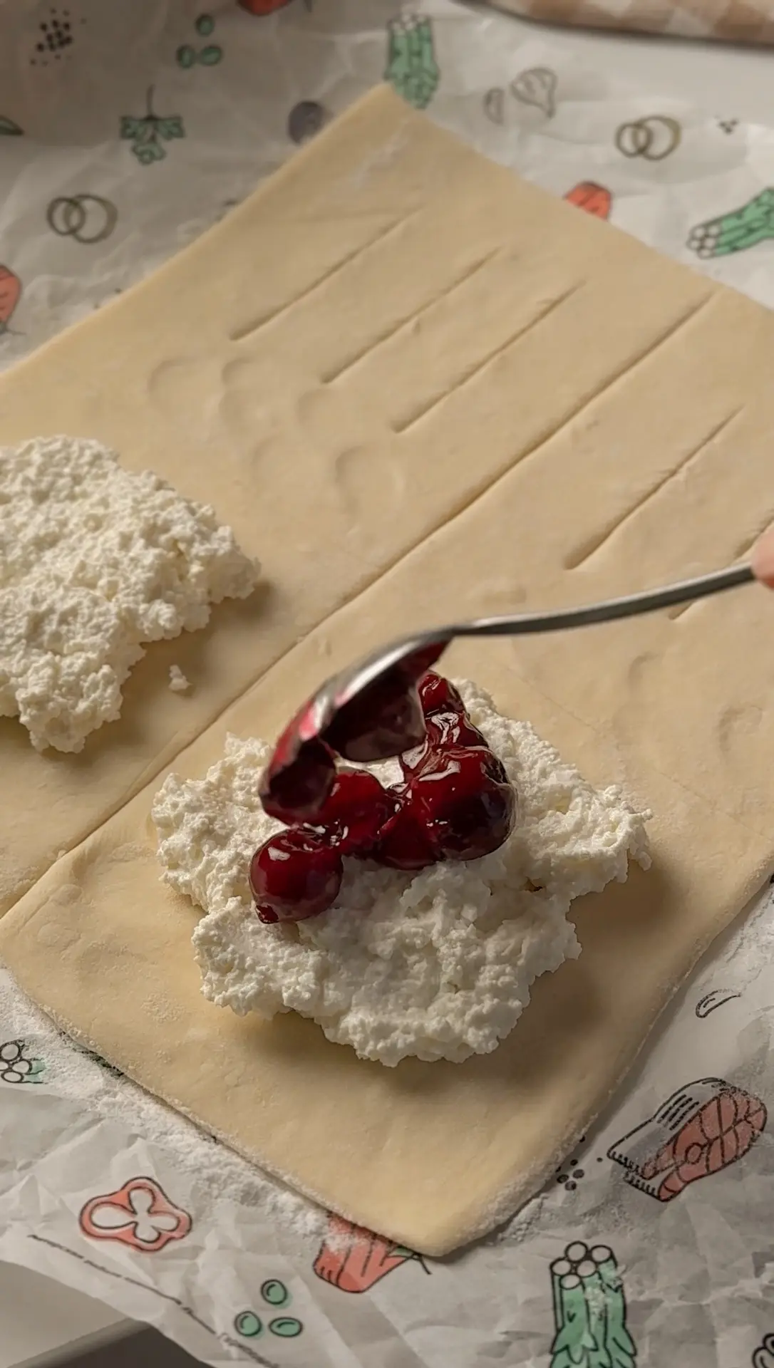 3 варианта творожных заготовок

✨Творожные мини-пироги с курицей, грибами и сыром✨

•3 уп творога (~