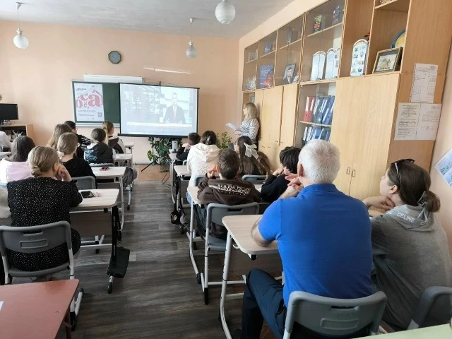 📚 Знания в действии: в общеобразовательных организациях Макеевки проведён Тотальный диктант  ✍Сегодн