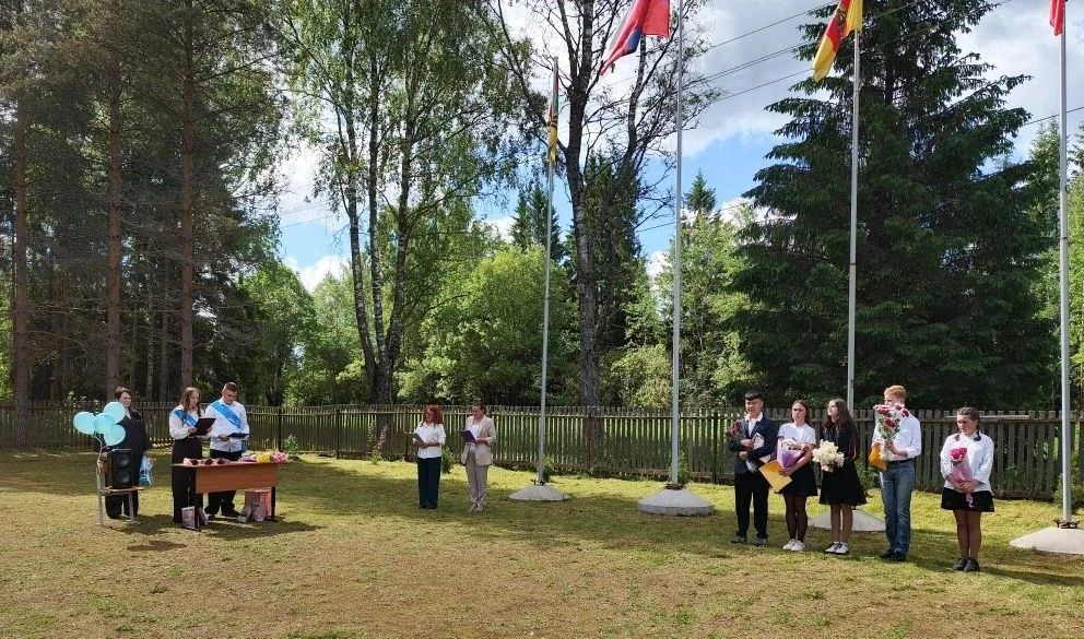 Вот завершен девятый класс,
