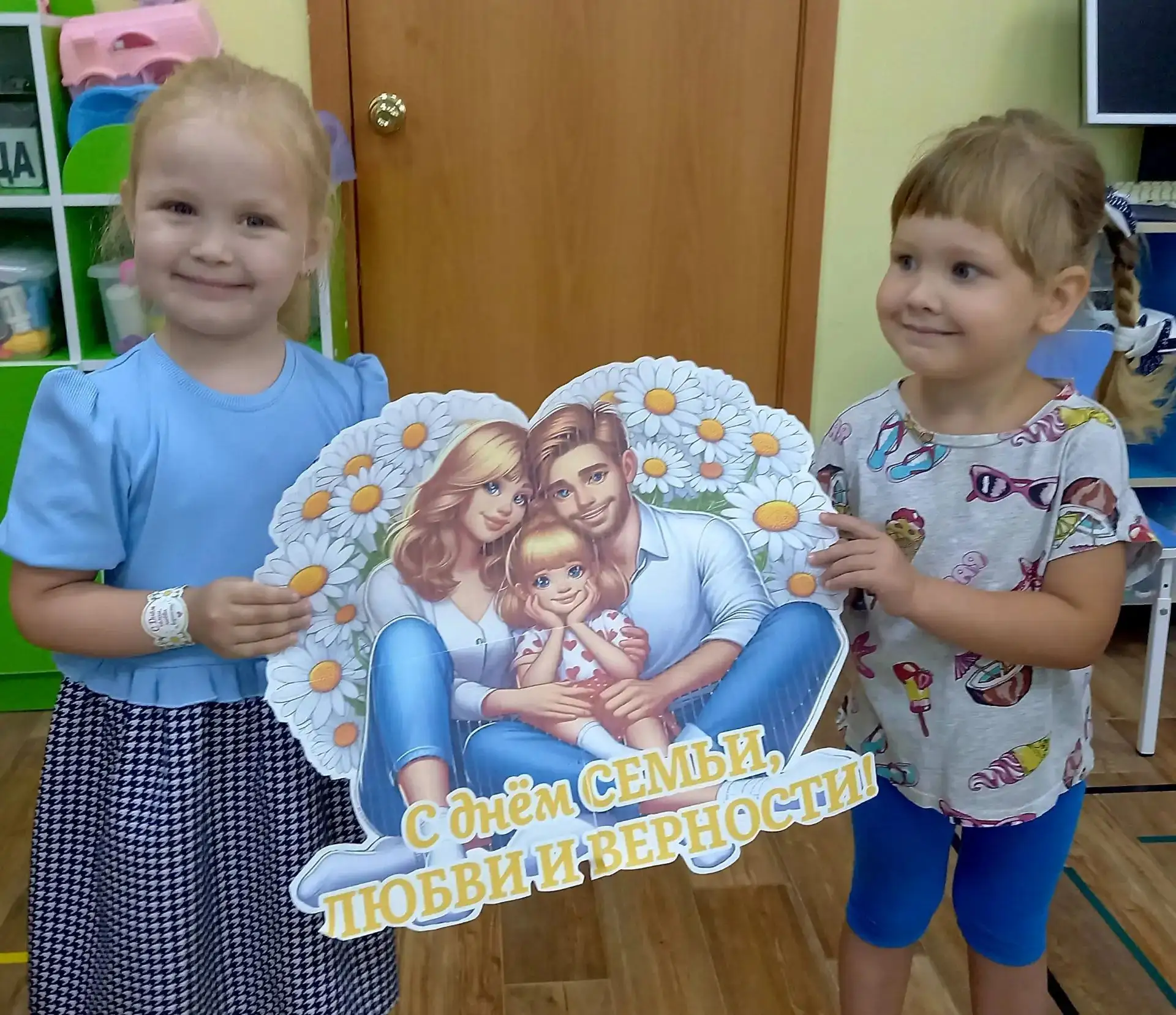 🌼 Хотим сказать самое главное: мы очень любим свои семьи! 

Для нас семья - это когда вместе смотри