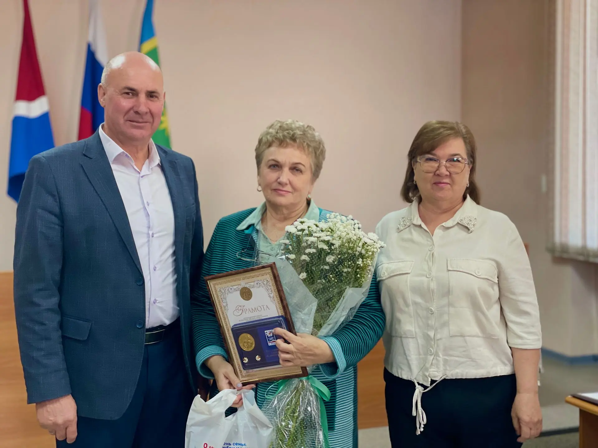 «За любовь и верность»: две семьи Шимановского округа отмечены высокой наградой! ❤️
