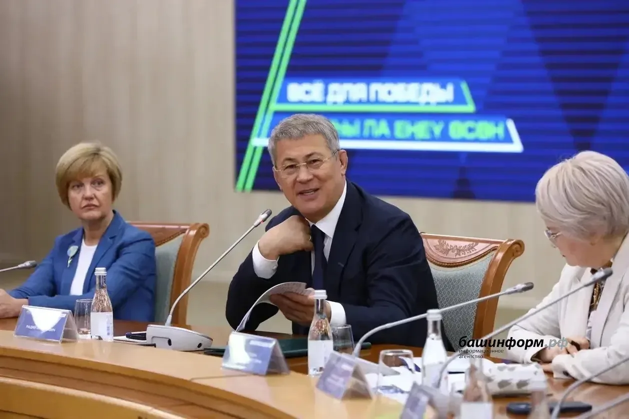 🎤 «НИЗКИЙ ПОКЛОН ЗА ВАШУ РАБОТУ!» — Радий Хабиров поблагодарил журналистов республики на форуме «ВС