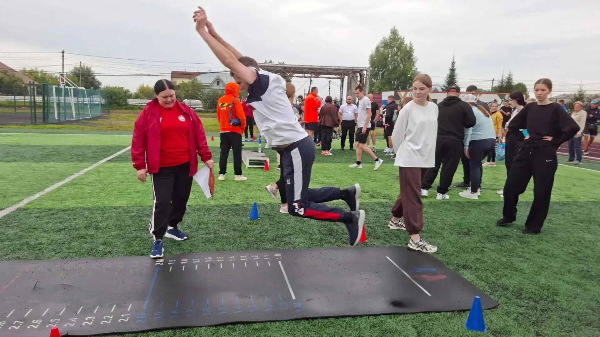 🏆 Спорт, драйв и рекорды: в Тайге прошёл муниципальный этап «Молодёжных игр ГТО»! 🏆