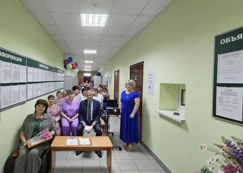 Сегодня поздравил работников "Центра социальных услуг для населения Бондарского муниципального округ