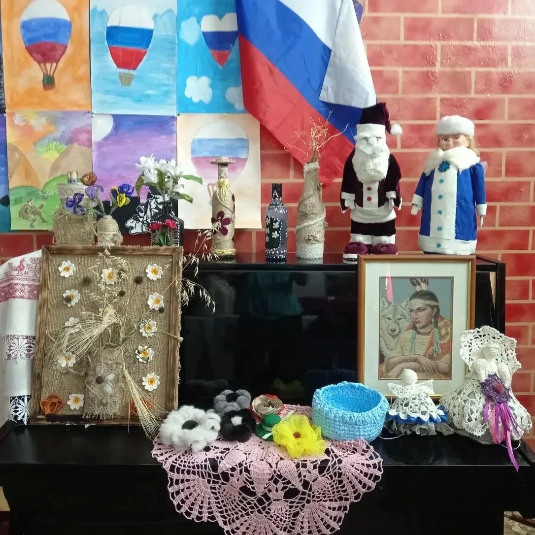 🇷🇺 «Дружные соседи» отметили День России: выставка рукоделий в Ясной Поляне 🎉✨