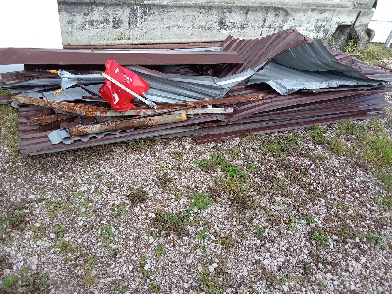 Подскажите контакты, кто может сам приехать и забрать металлолом?