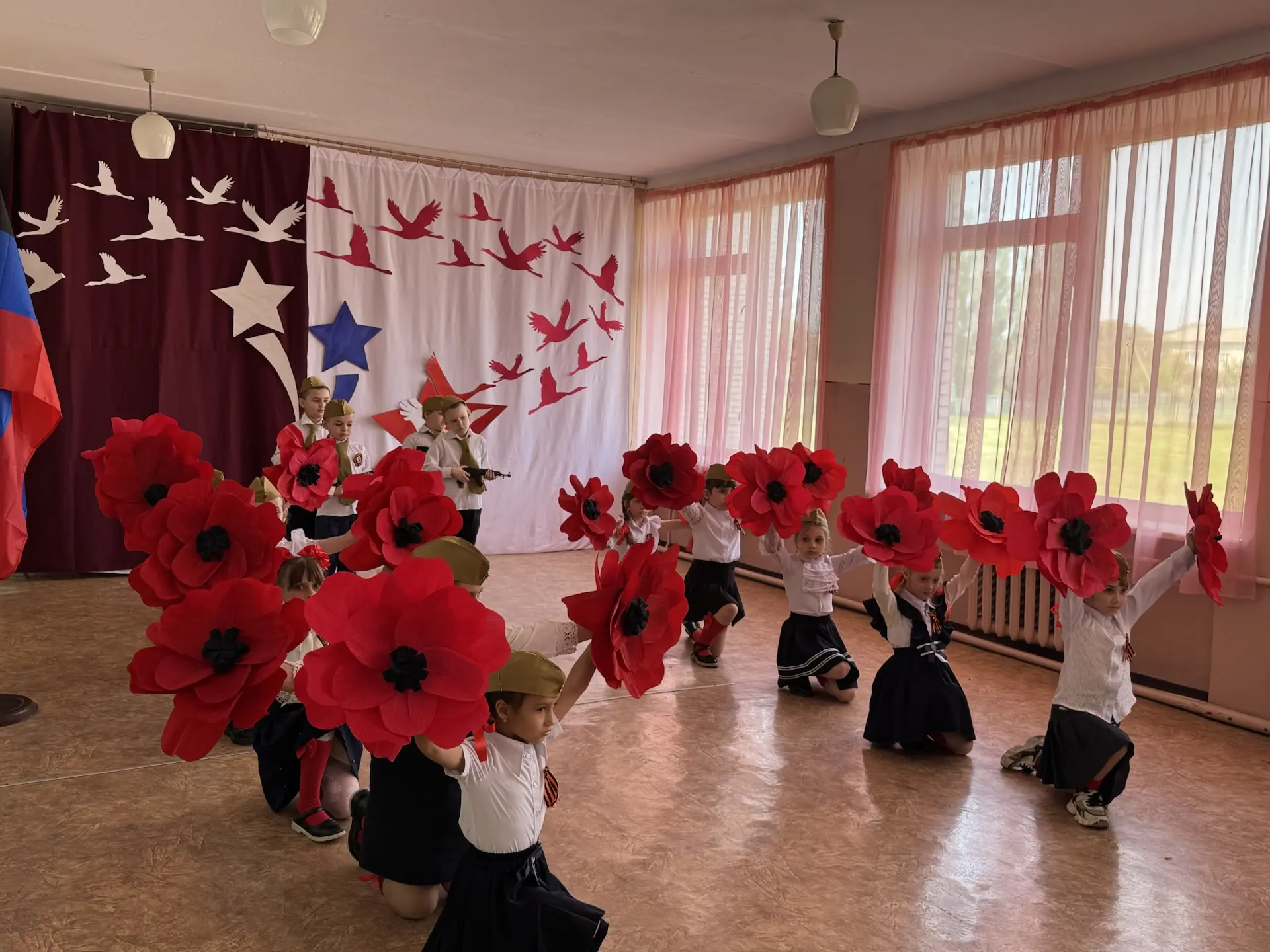 📢 9 Мая – день памяти и гордости! В ГБОУ "Белояровская школа Амвросиевского м.о." прош...