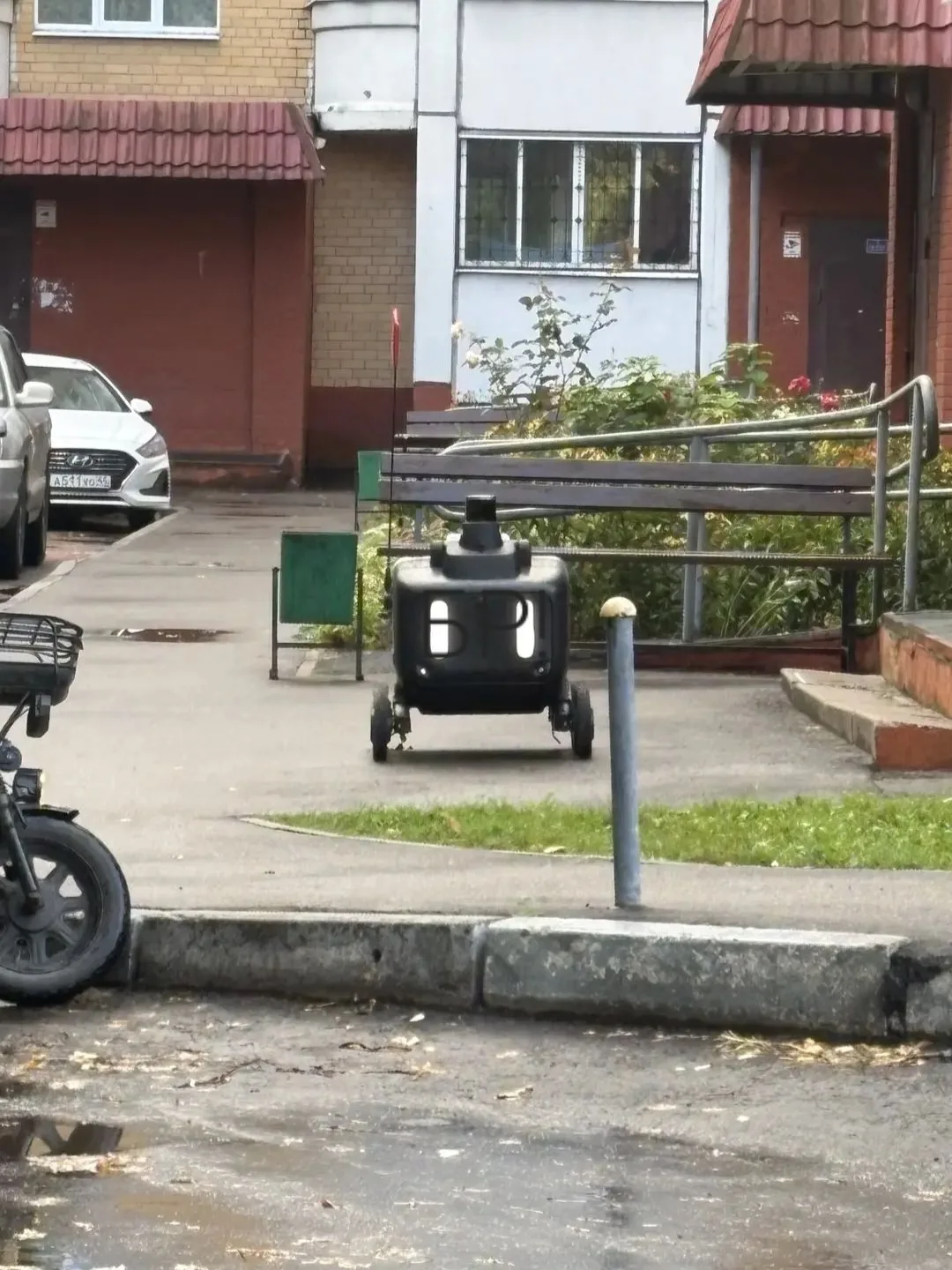 Роботы доставщики теперь и на ЮЖНОМ.