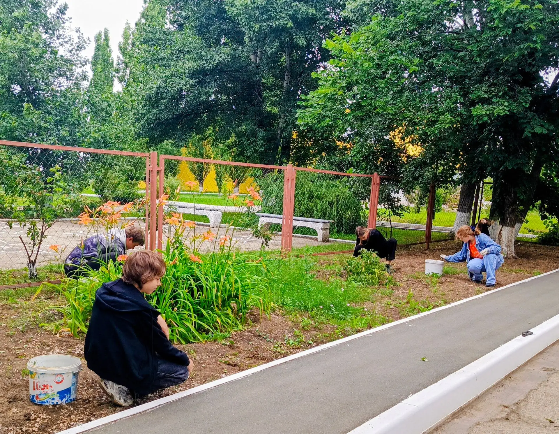 ТРУДОВАЯ БРИГАДА- 2026
Начала свою работу 2 смена трудовых бригад. Первое рабочее утро ребята начали