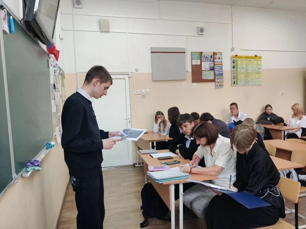 📚🚀 Всероссийская неделя космоса продолжается!  Учащиеся 9-х классов представили и успешно защитили с