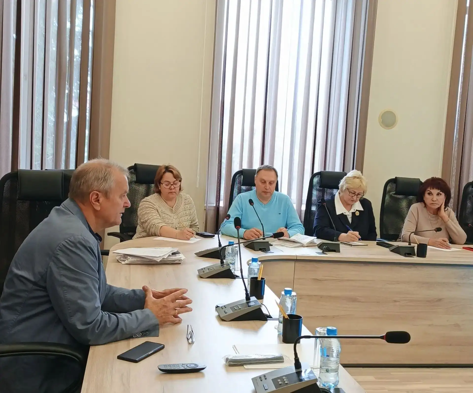 В Емельяновском округе обсудили готовность образовательных учреждений к выборам.