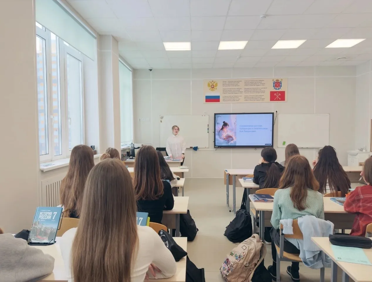 Книжный ДНК 🧬  Активисты Движения Первых поучаствовали в акции «Открывая книгу» 📚  Ребята с увлечени