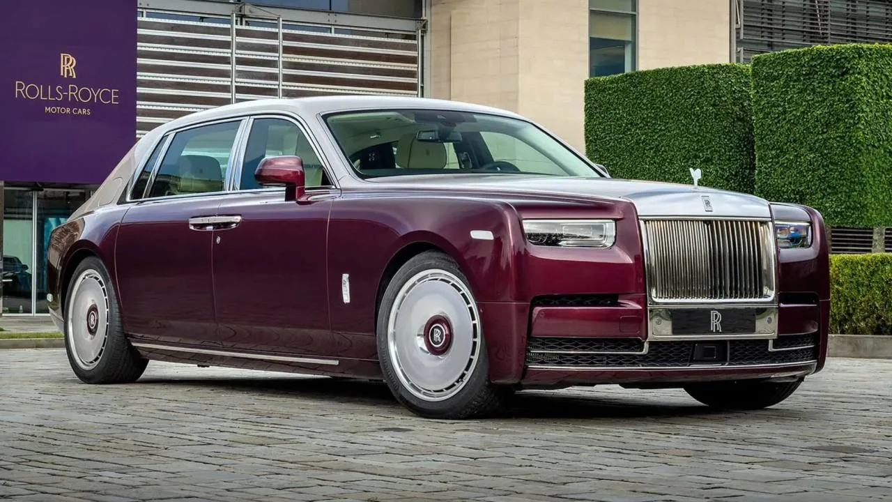 Rolls-Royce показала уникальный Phantom Hummingbird — автомобиль, который больше похож ...