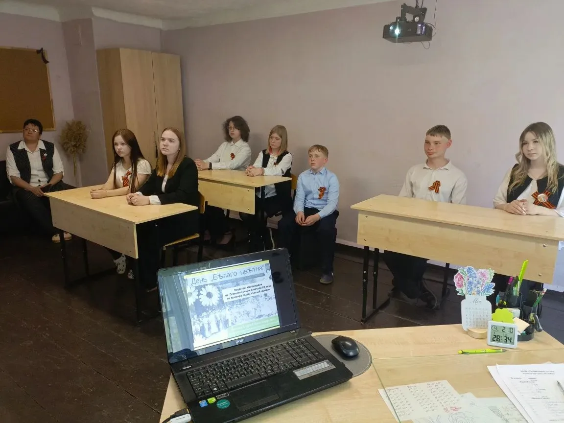 В МОУ «Федоровская ОШ»  прошёл классный час «Белый цветок» — о милосердии и благотворит...