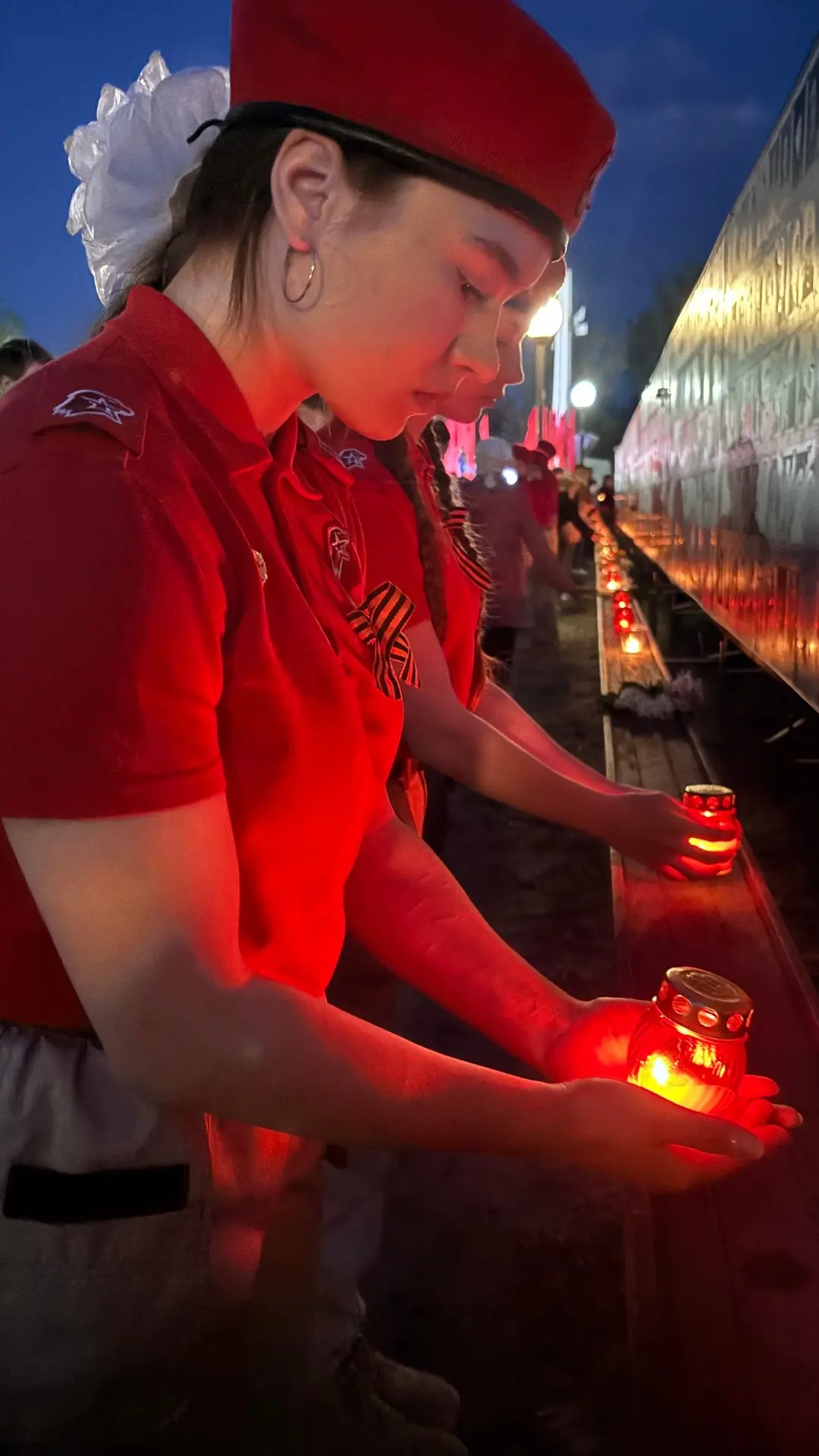 Свеча памяти 🕯    Кажется, это всего лишь минута тишины и маленький огонёк. Но в этом пламени — стол