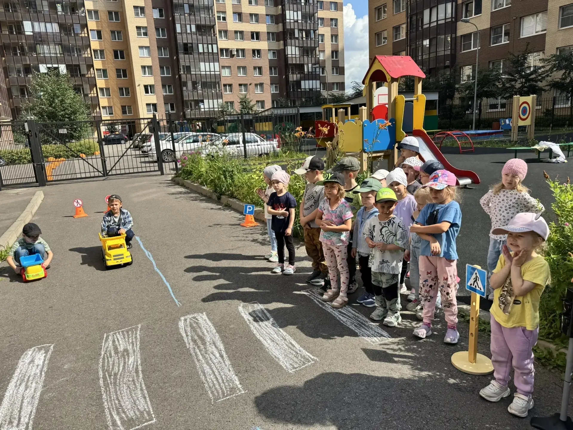 ПРАВИЛА ДОРОЖНОГО ДВИЖЕНИЯ

🗓️ В дошкольном отделении МОБУ «СОШ «ЦО «Кудрово» систематически провод