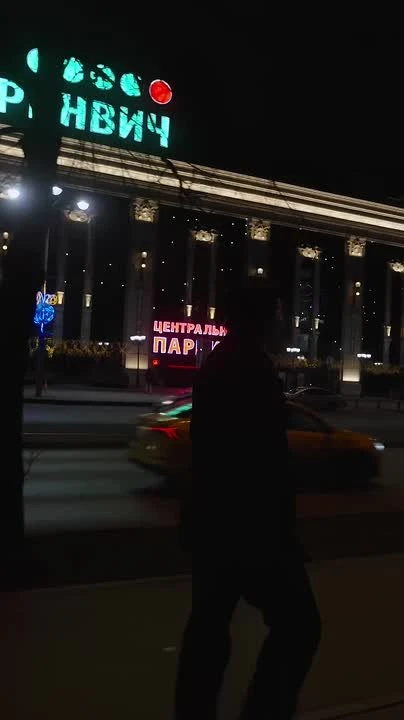 🔺 Иван выходит в ночной Екатеринбург — город, который когда-то был его домом, а теперь стал чужой в