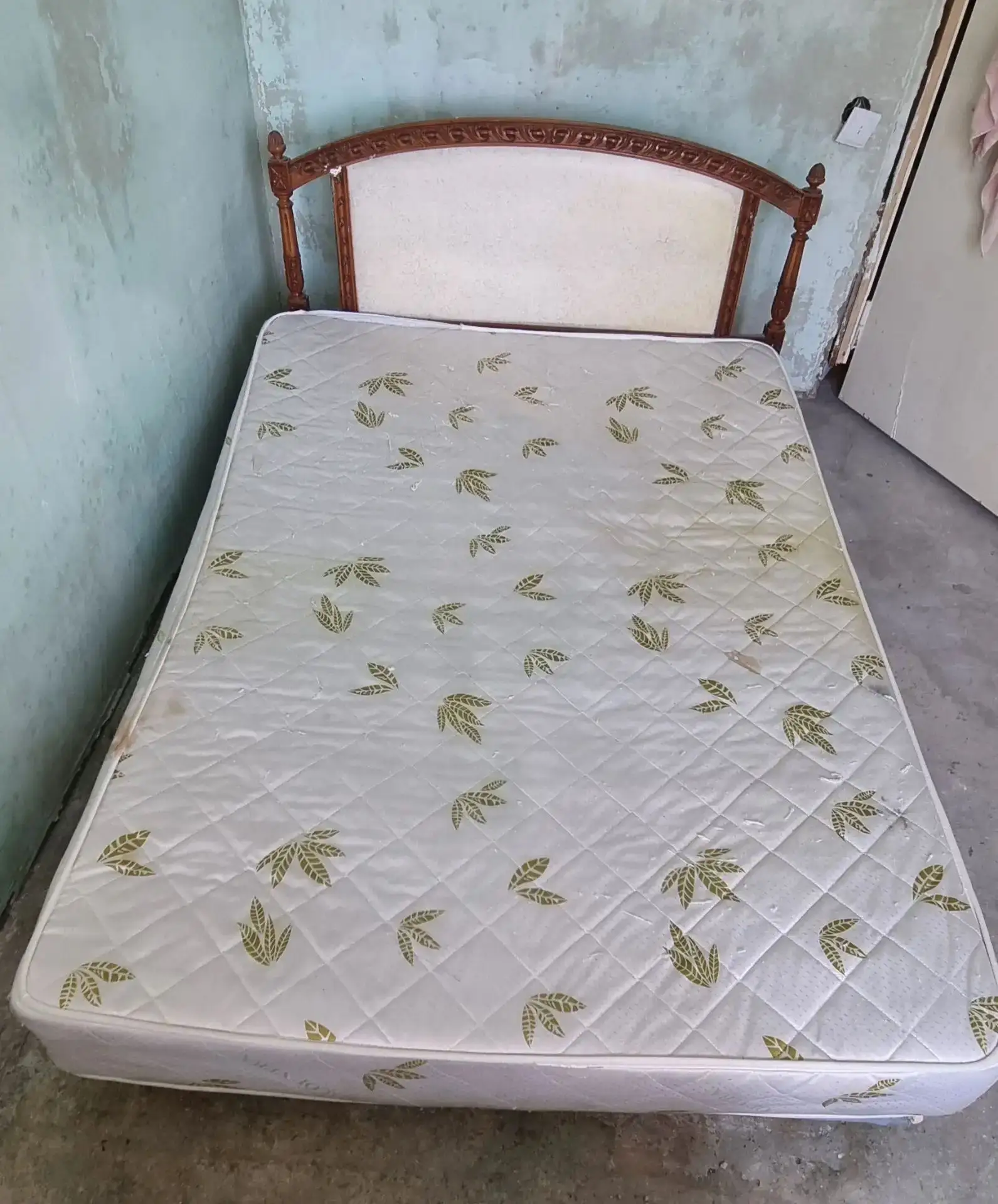 Продаи кровать с матрасом