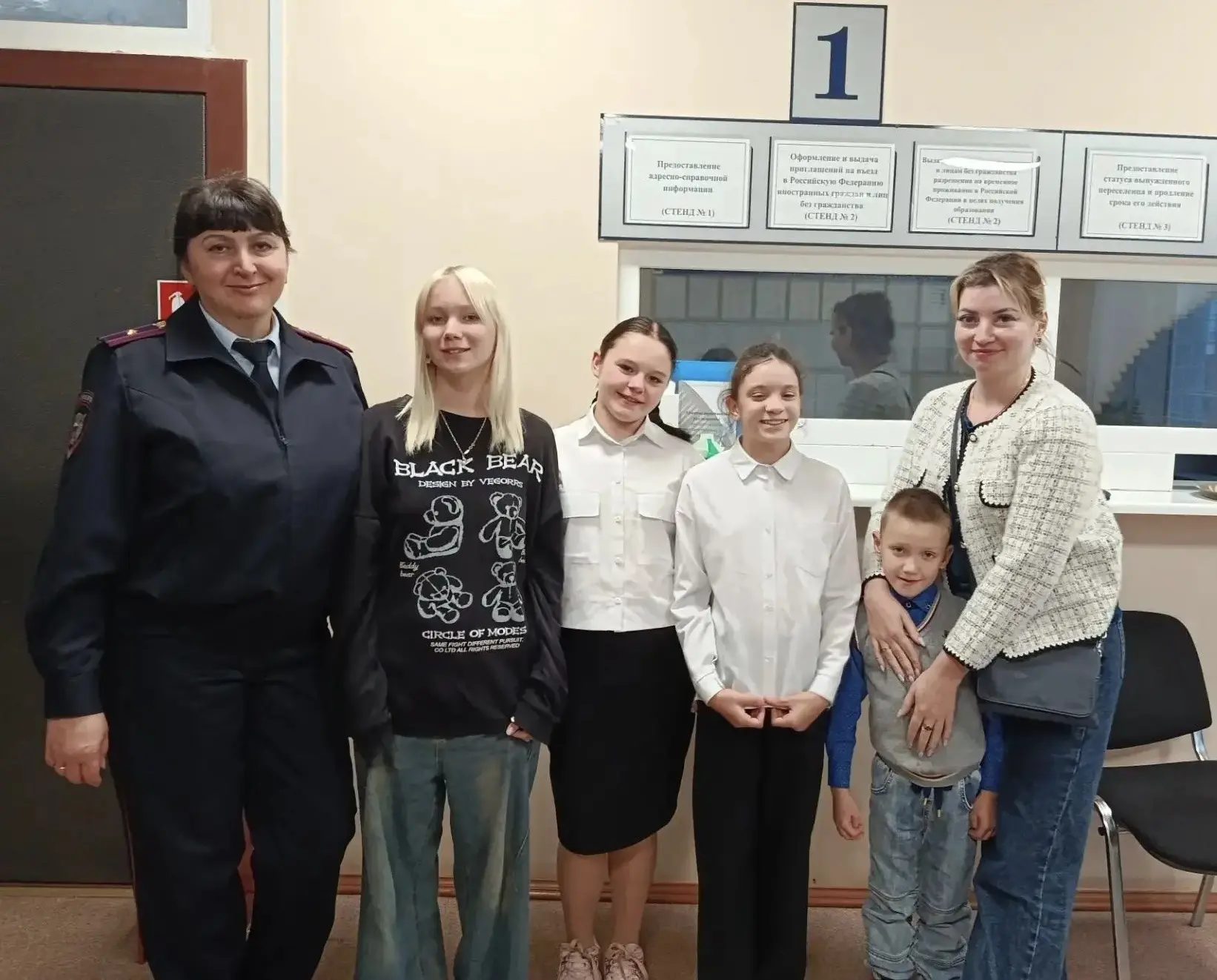 В Сыктывкаре полицейские познакомили воспитанников детского дома-интерната с работой ми...